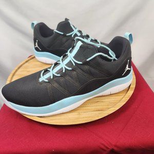 Air Jordan Deca Fly GG Cross Training Shoes Youth Size 9.5Y